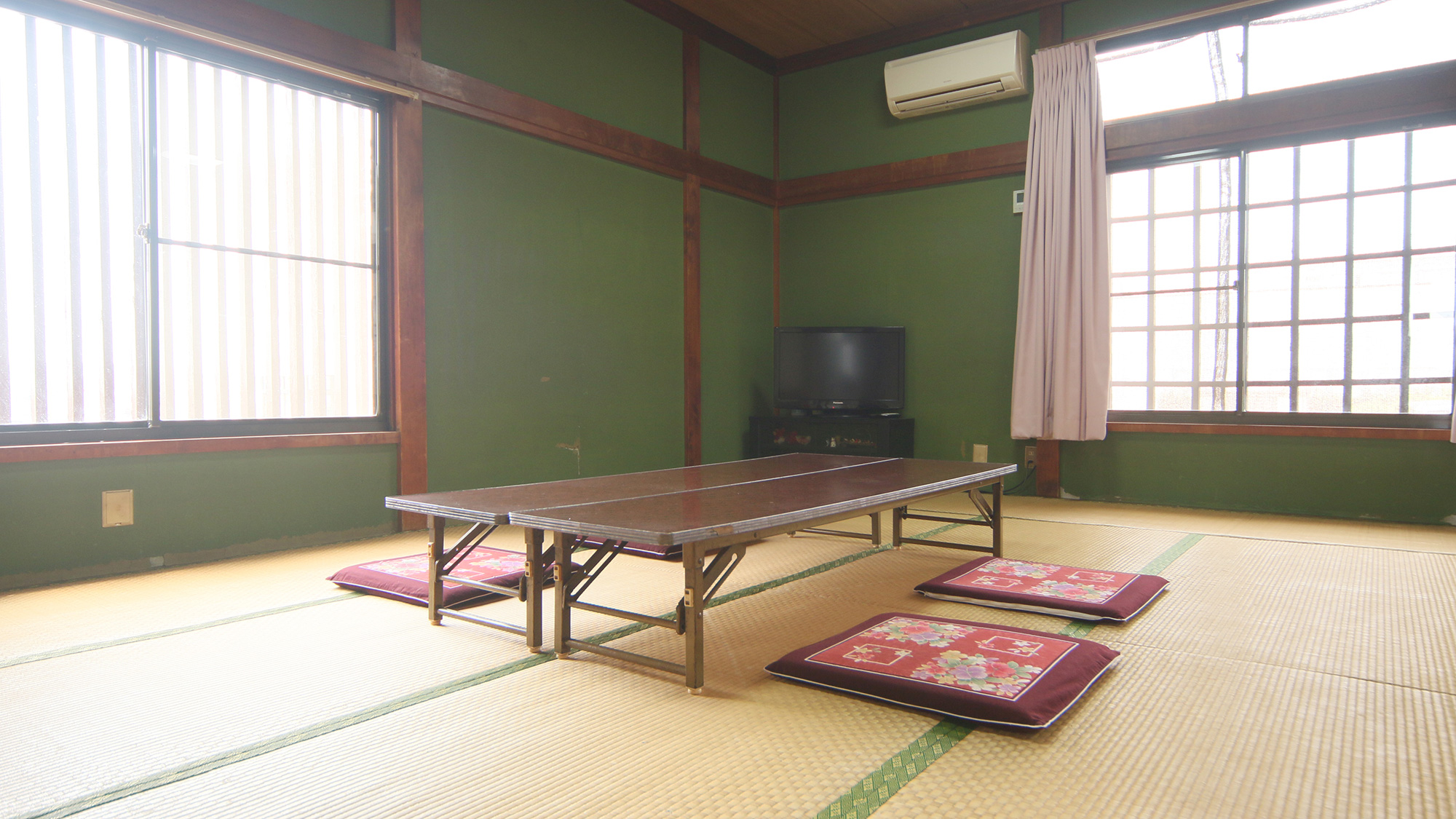 ご家族や仲間でゆったり寛げる★12畳の和室です。*