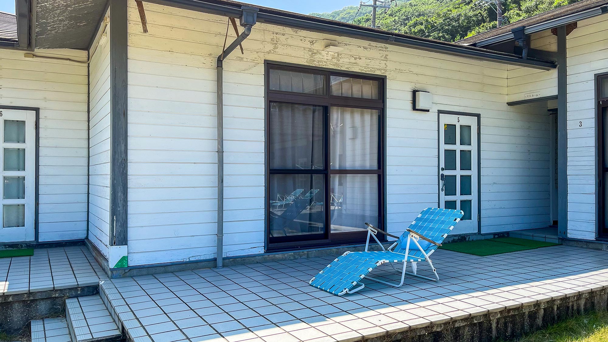 ・【5号洋室】海を独り占め。テラスチェアで最高のオーシャンビューを