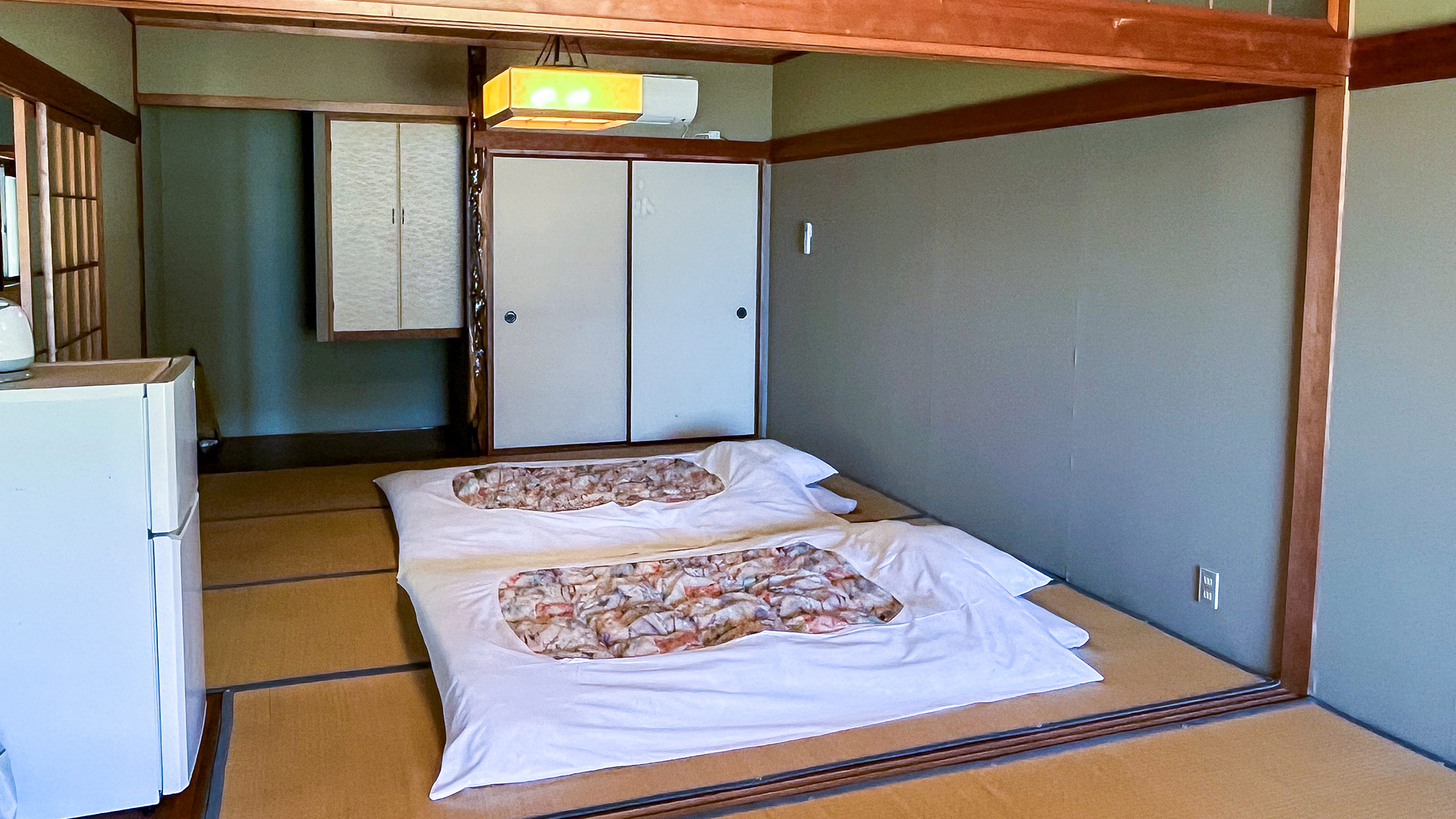 ・【8号和室】畳の温もり感じる広々和室で、心ゆくまでリラックス