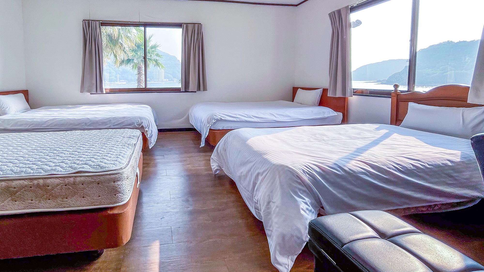 ・【6号洋室】快適なベッドでぐっすり。広々洋室で旅の疲れを癒す