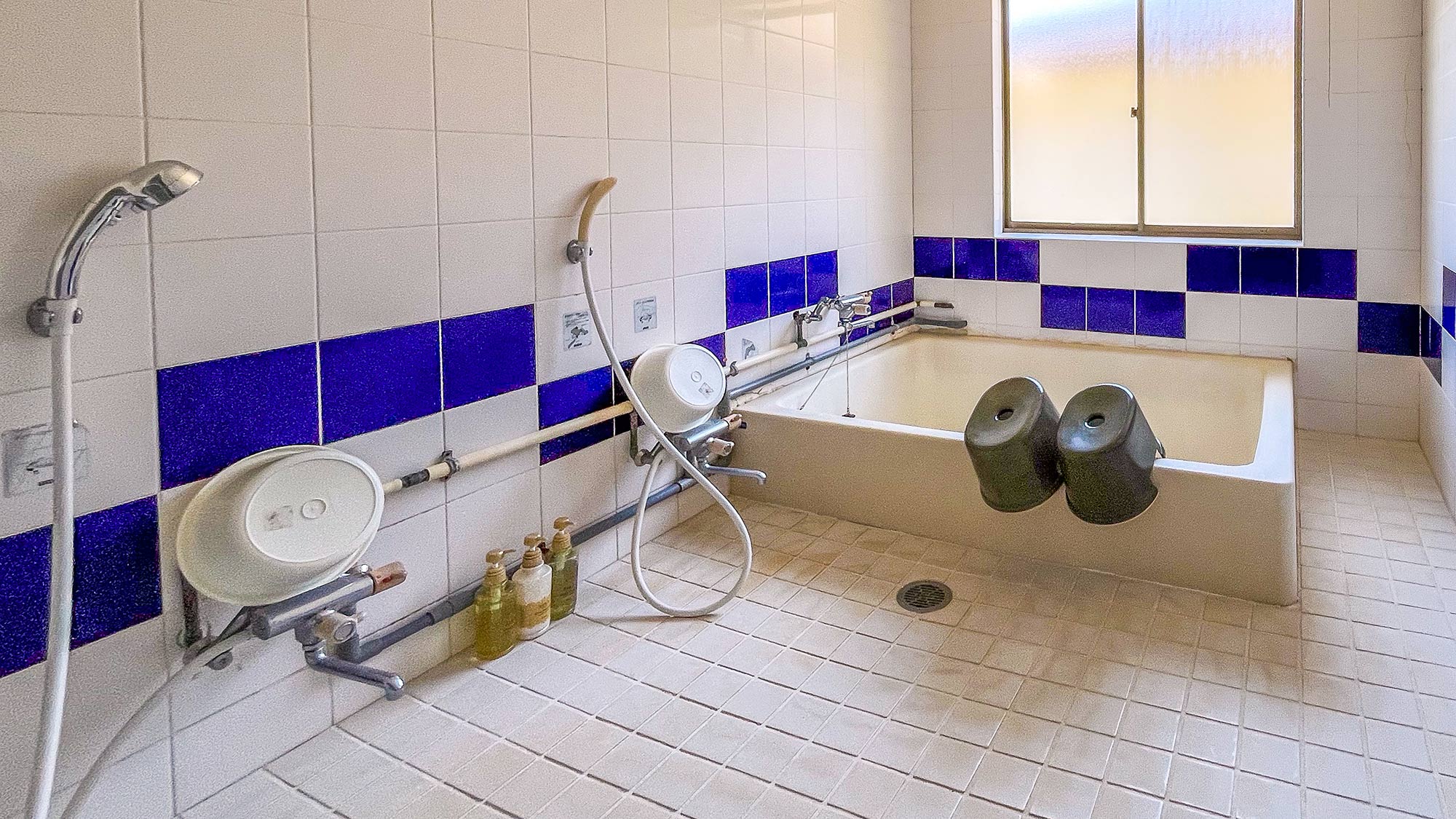 ・【共同浴場】広々貸切風呂で、みんなでワイワイ、心ゆくまで湯浴みを