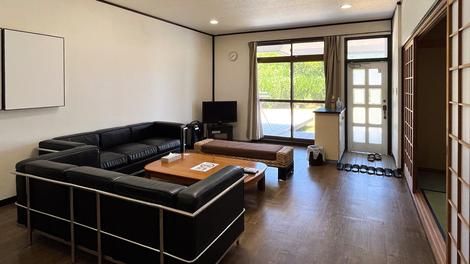 ・【2号和洋室】潮風感じるリビングで、心ゆくまでリラックス