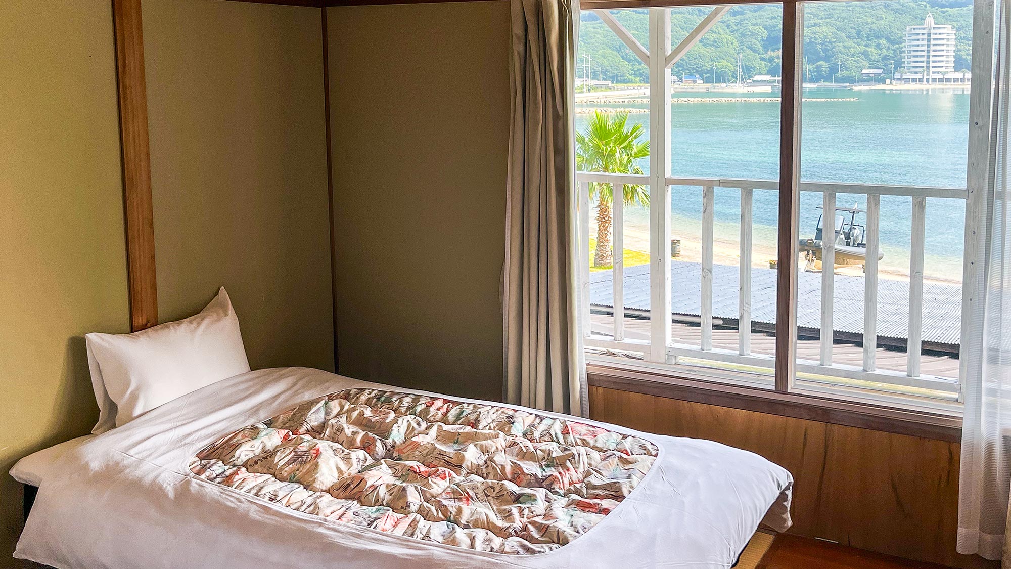 ・【22号和室】潮騒をBGMに眠る。海辺の和室で心安らぐ滞在を