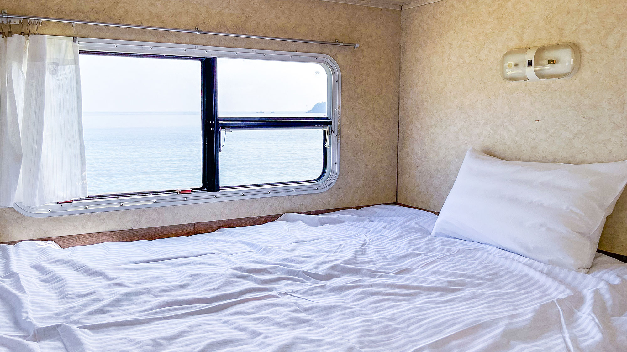 ・【トレーラーハウスA】子供も大興奮！二段ベッドから望むオーシャンビュー