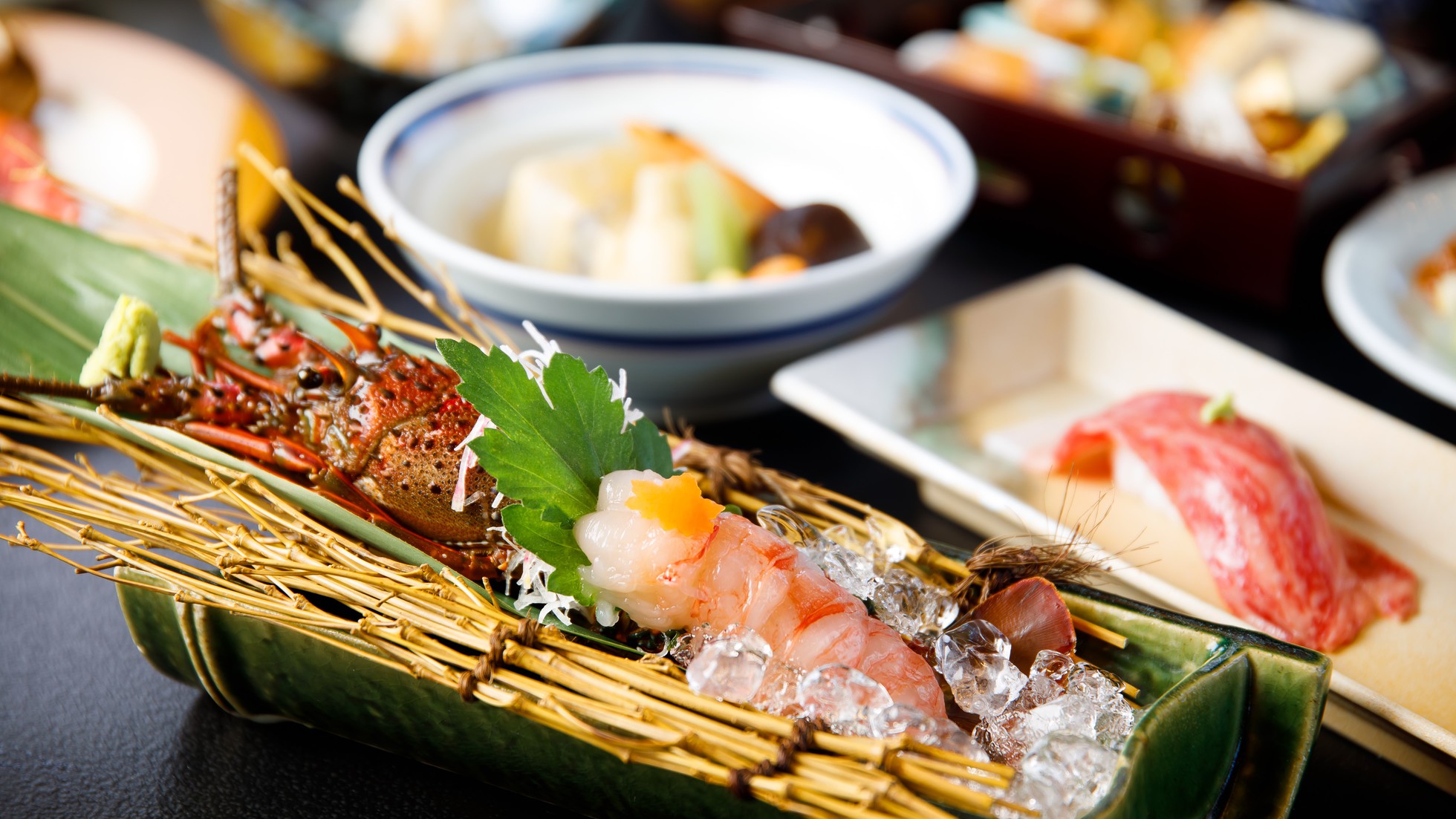 【個室食】グルメ旅におすすめ【特選会席】伊勢海老・あわび・Ａ5和牛静岡そだちステーキを個室お食事処で