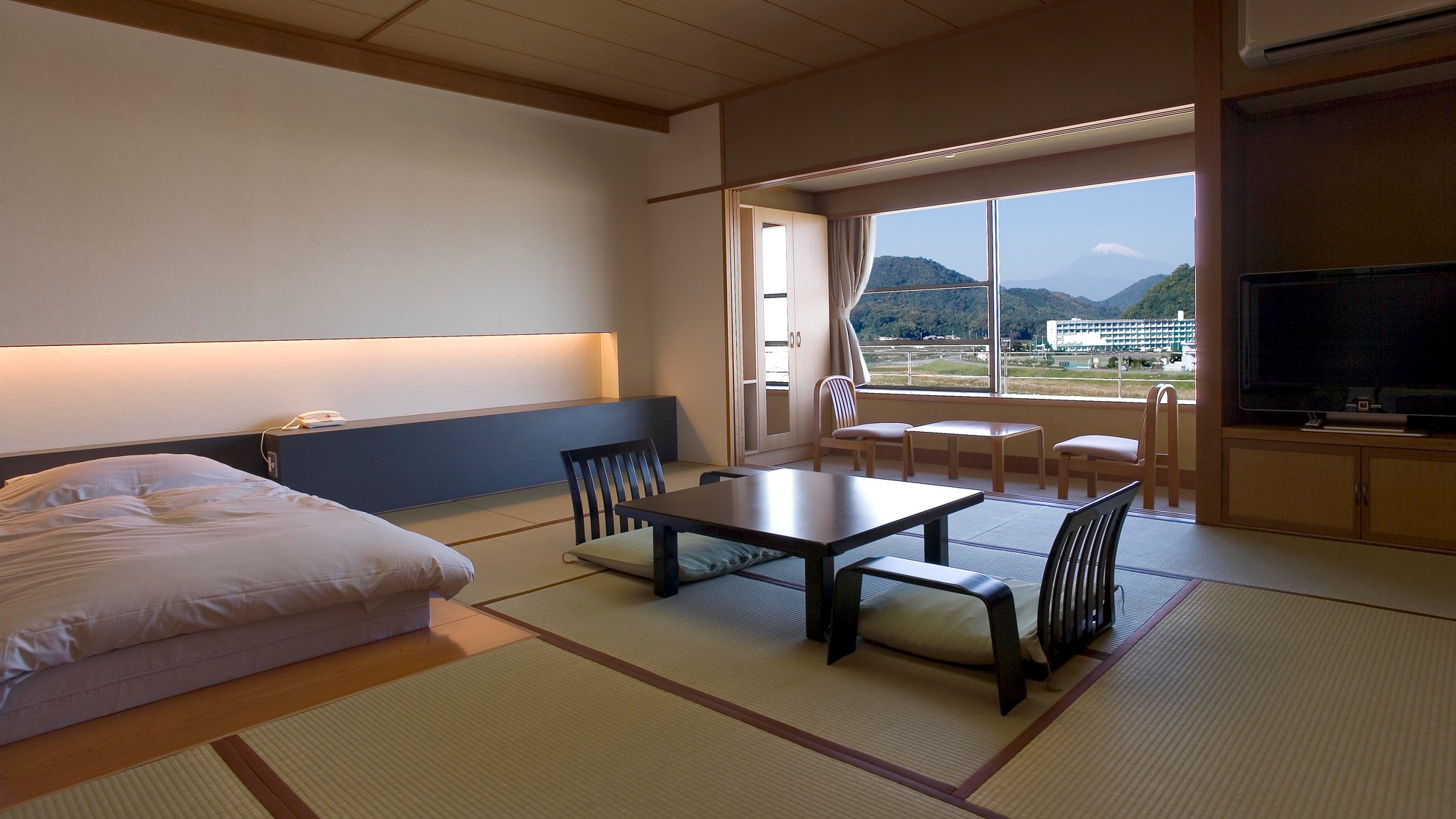 富士を眺めるスタンダード和室（42〜46平米）一泊朝食（禁煙