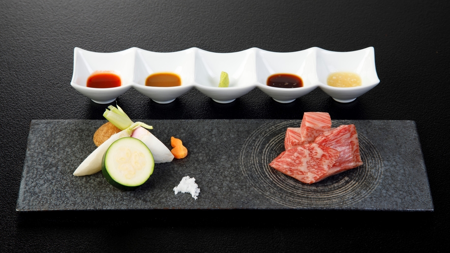 A５和牛「静岡そだち」のステーキは５種類のソースで