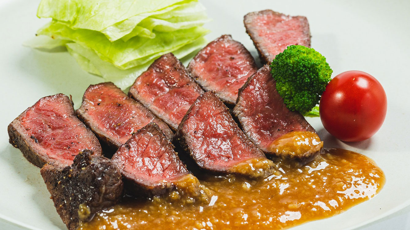 炭火焼レストランディナーメニュー（オリーブ牛A5ランクステーキ）