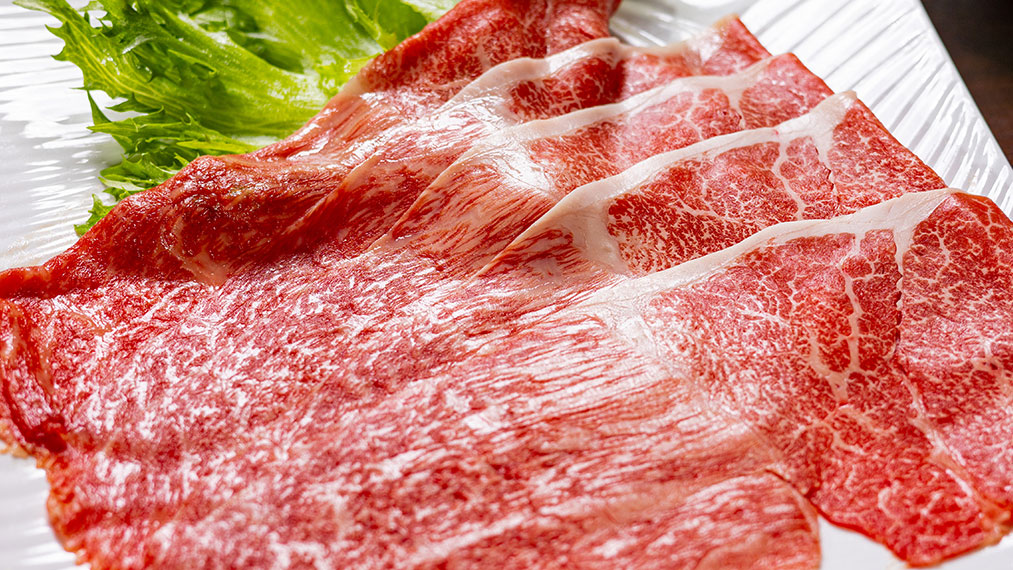 ひと口で広がる金ラベルのオリーブ牛