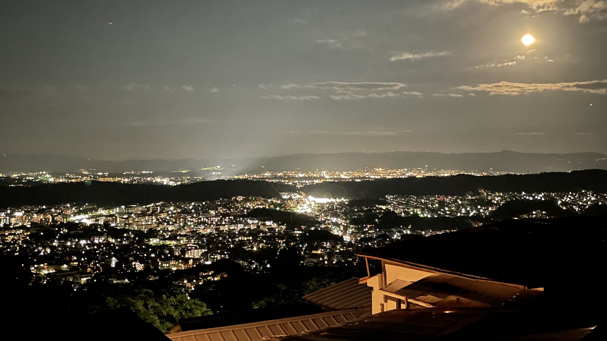 【お部屋からの夜景】キレイな夜景を眺めてお寛ぎください