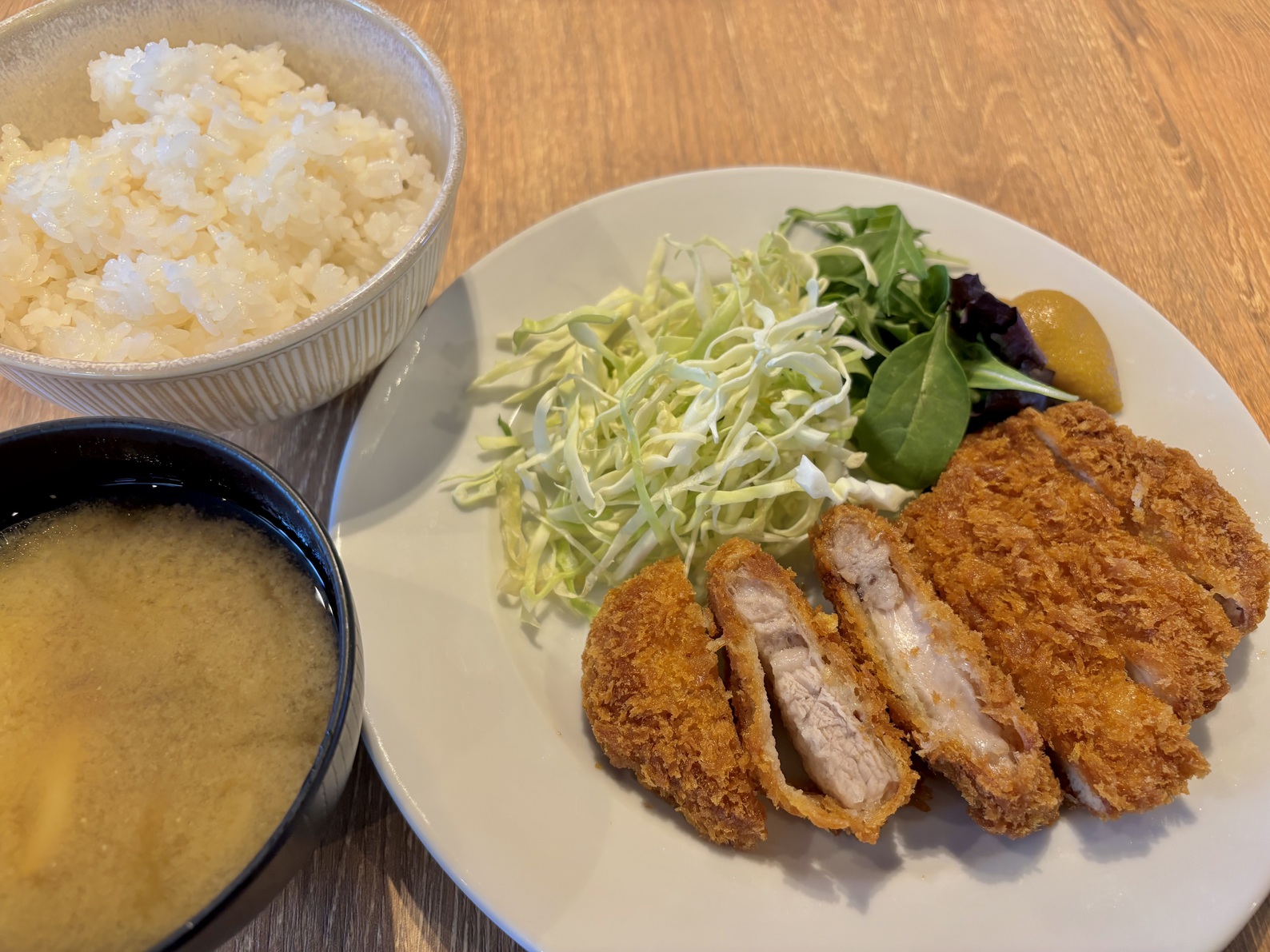 【2025夏季】二食付きでゆったりステイ♪夕朝食付きプラン（トリプルルーム）