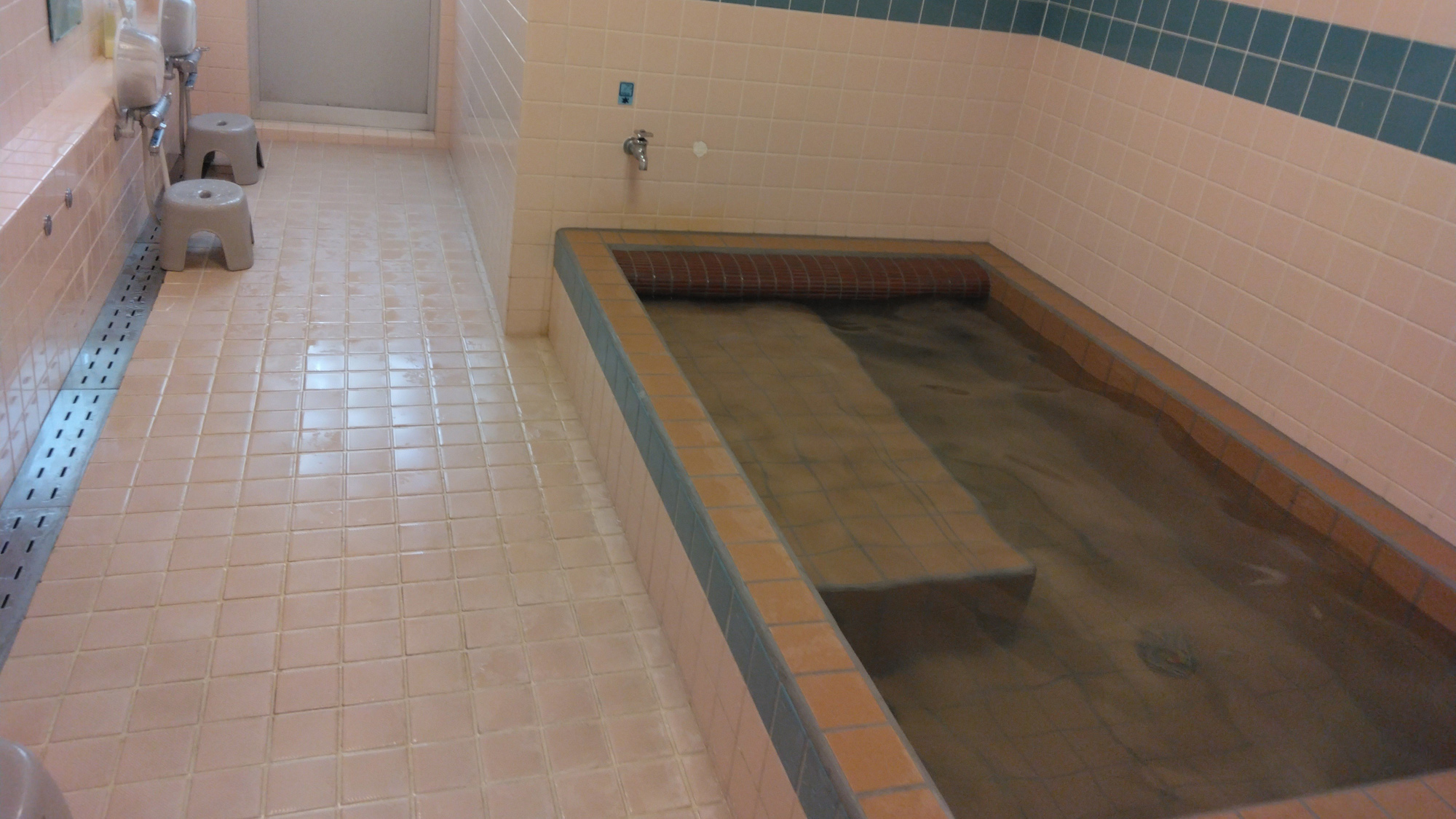 【お風呂】リニューアルしました。枕があるので寝そべって入れます