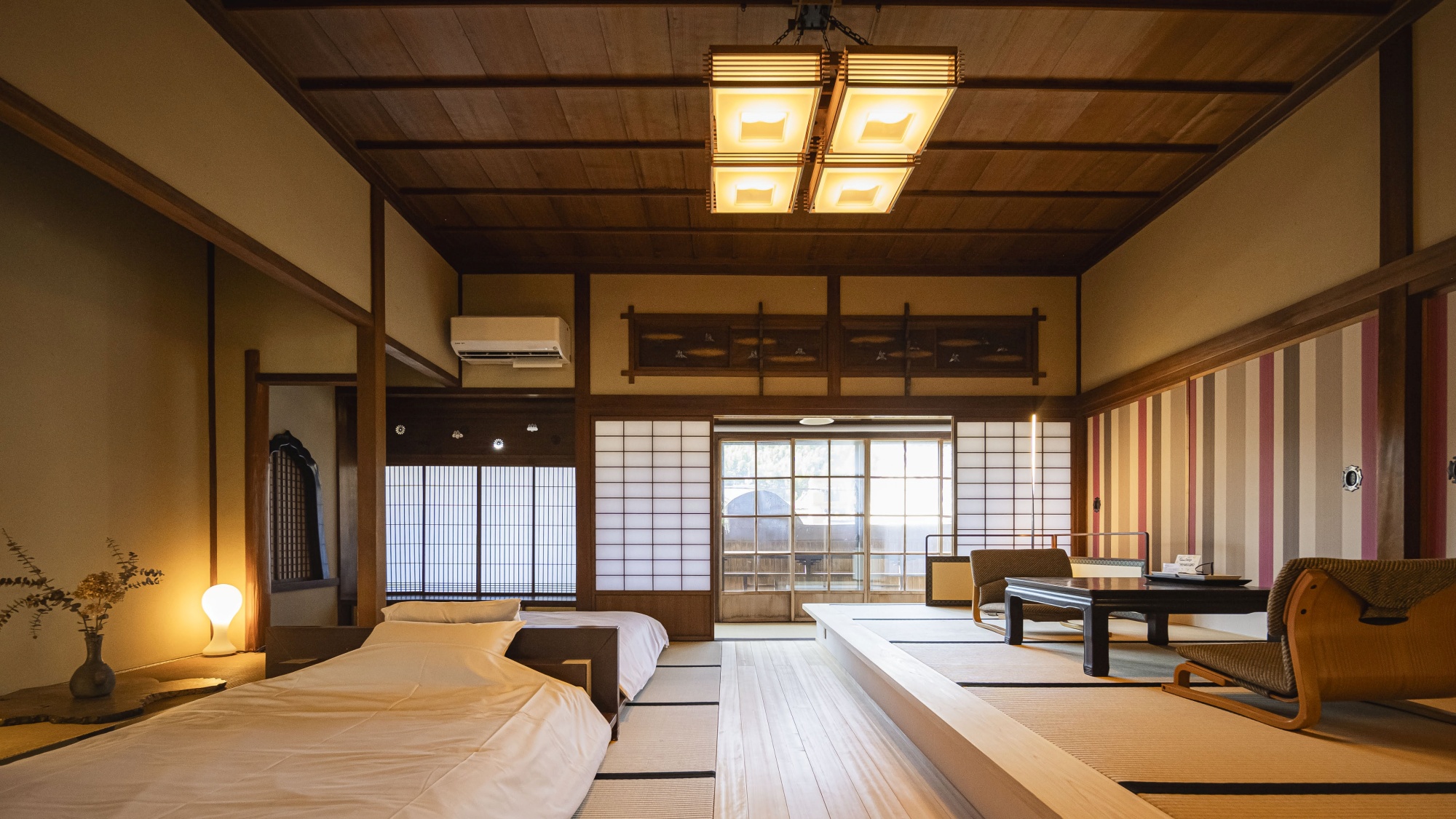 *【客室一例】心地よい風と光が差し込む、癒しの客室一例です。