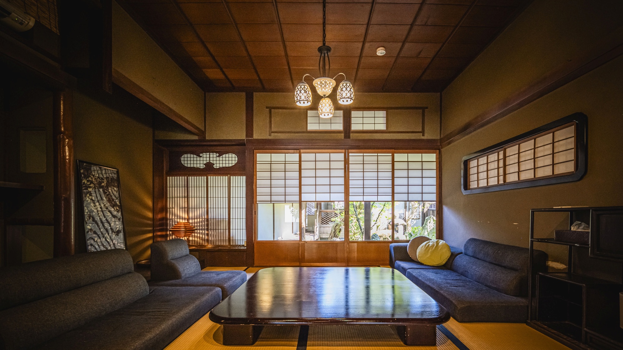 *【客室一例】畳と障子が織りなす和の空間で、心安らぐ団欒のひとときを。
