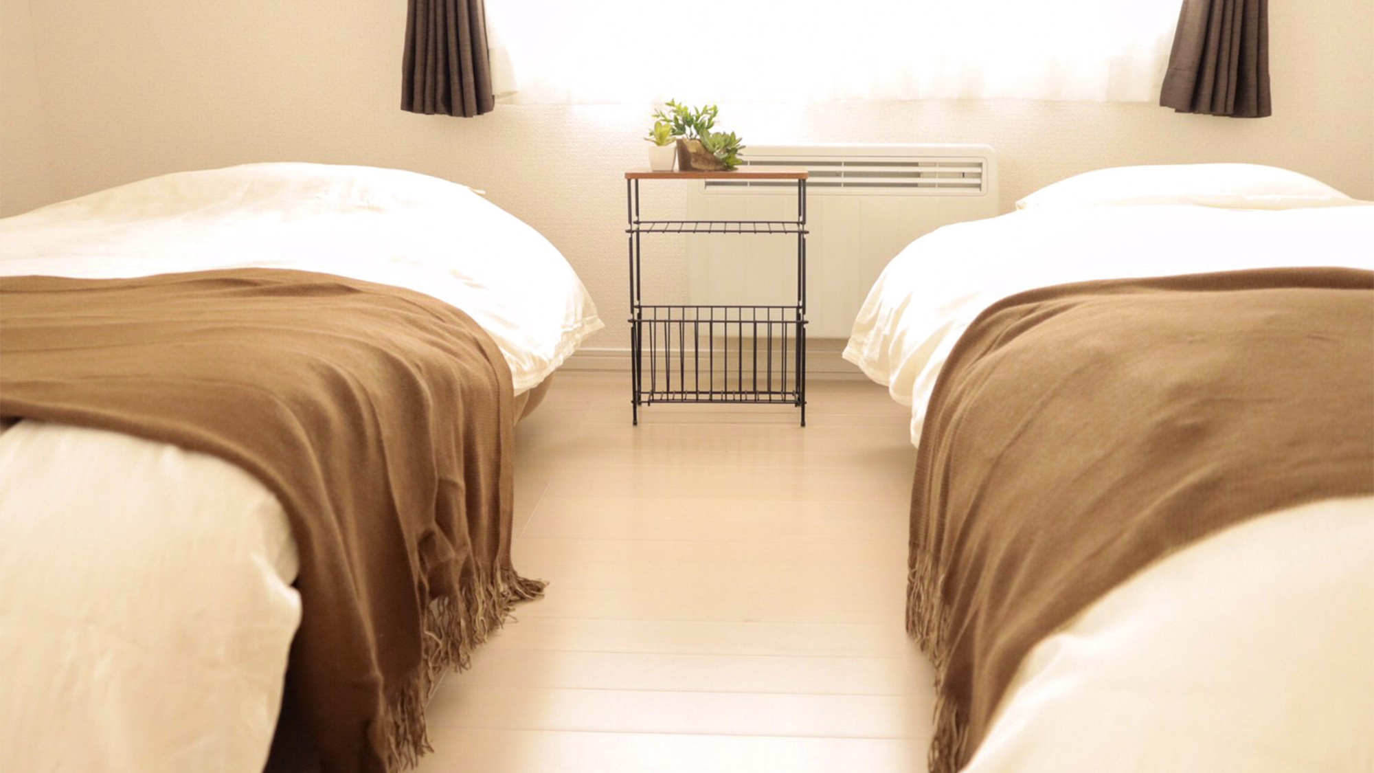 ・＜ベッドルーム＞シンプルなデザインでリラックスしやすい空間
