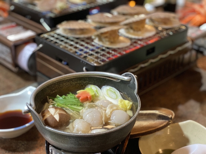 豪華食事プランのカニとホタテ