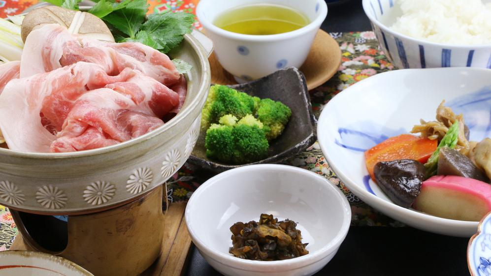 ■【夕食付】メニューはその日のお楽しみ♪ビジネスマンも大満足ボリュームありの和定食！長期滞在も大歓迎