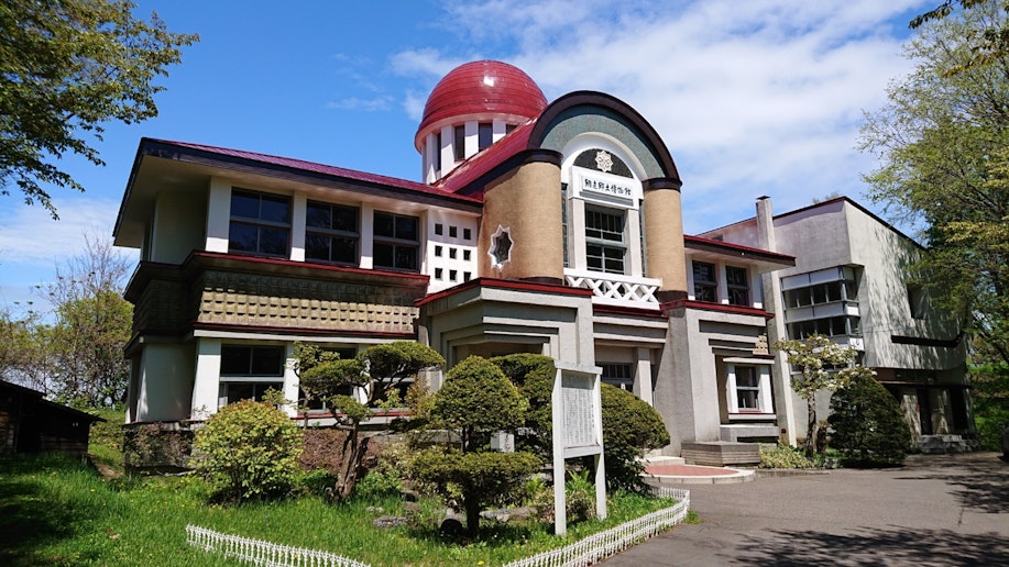 有形文化財に指定された網走郷土博物館。