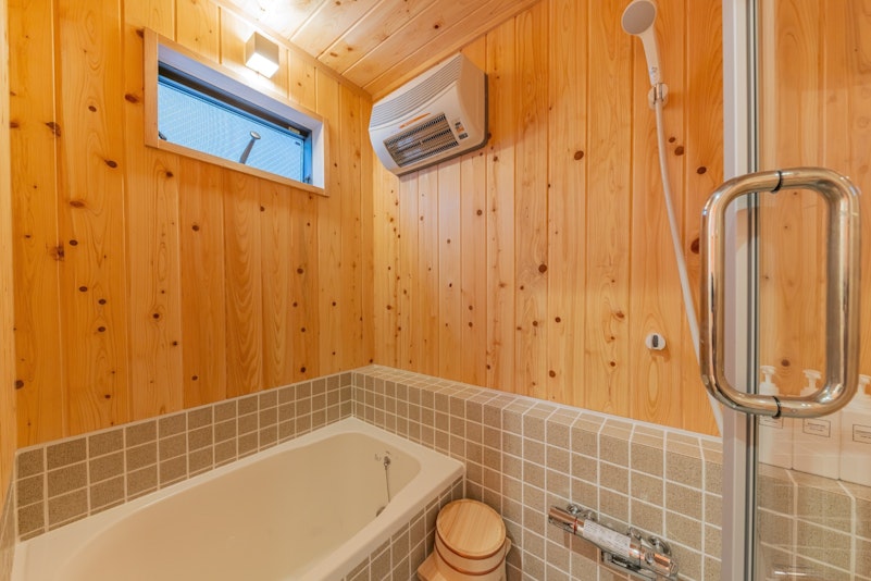 檜板張り浴室