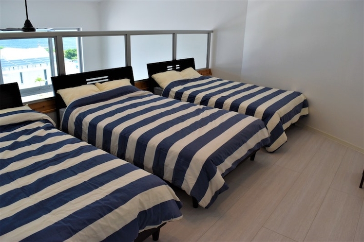BED ROOM 2 (Semi-Double Bed×3)