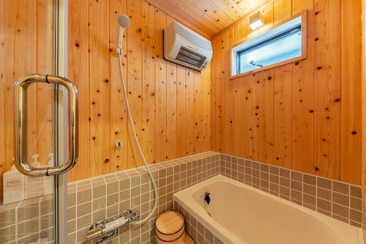 檜板張浴室