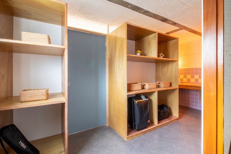 1階101号室入り口と収納スペース