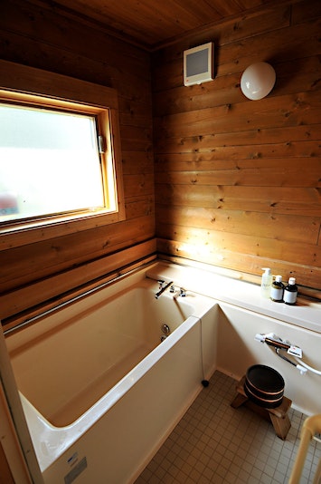 檜を張ったお風呂はほのかに檜の香りがします。