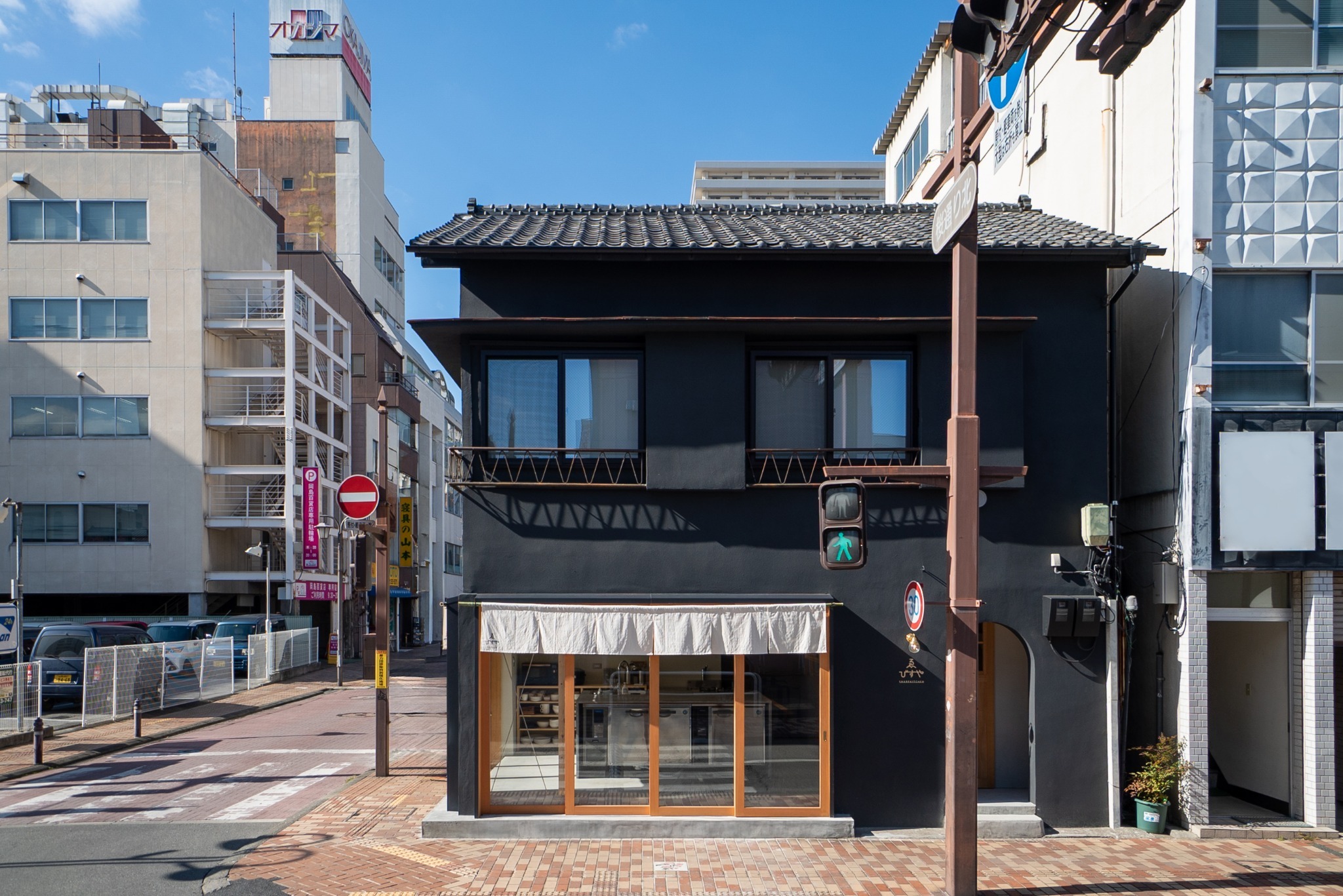 外観 一階はシェアキッチン