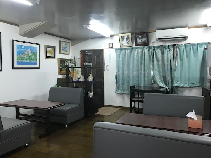 寝室からリビング・入り口を見る