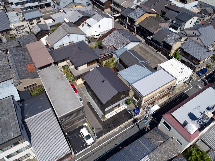 ・上空から見たところ。界隈には京都の古い街並みが残ります