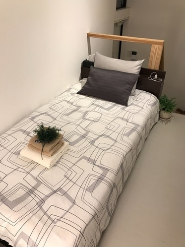 Main Single Bed (1F)