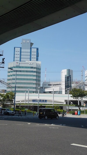 徒歩6分。阪神野田駅。イオンがあります。タイガース本社も・・・