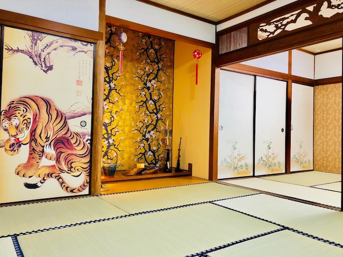 虎の間の象徴的襖です!