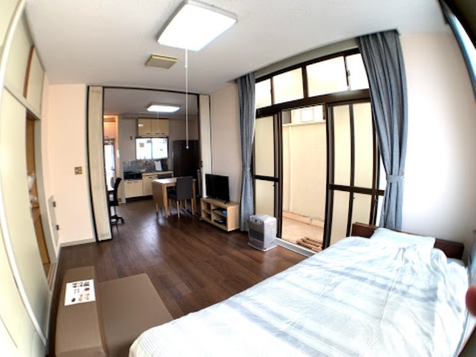 202号室セミダブルベッド