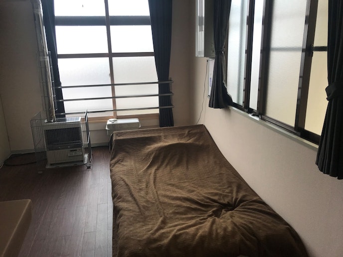 303号室 セミダブルベッド