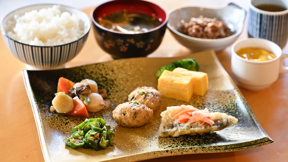 【和洋バイキング朝食や無料ドリンクサービス等でおもてなし】駅徒歩3分の好立地！〜シンプルSTAY〜