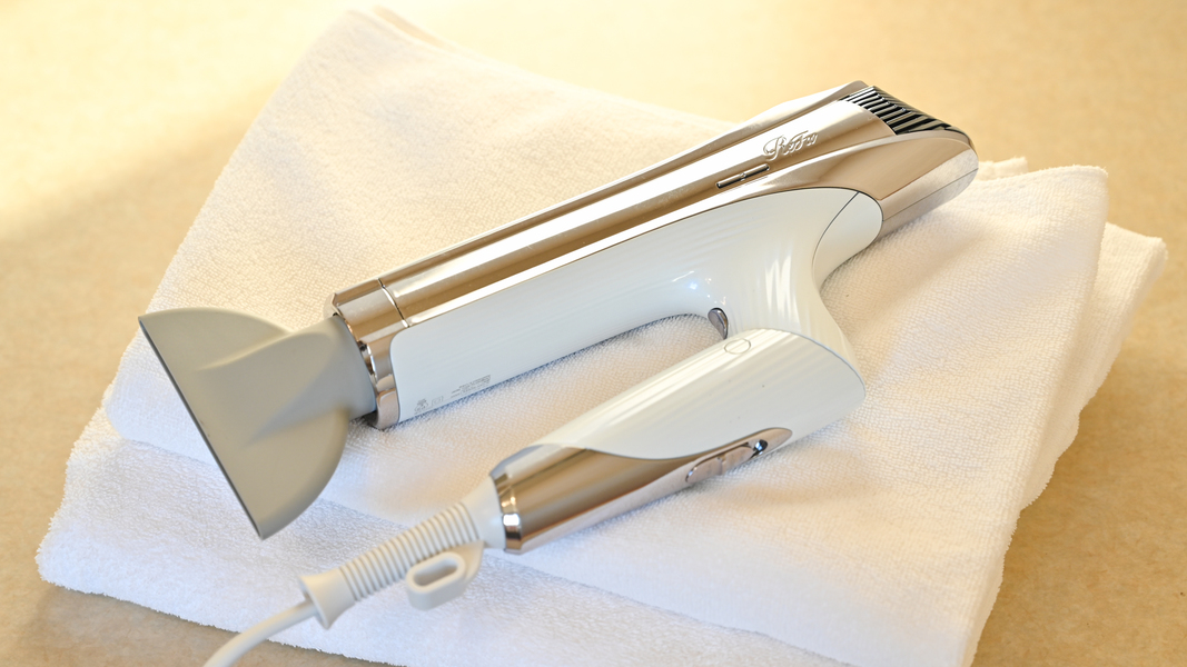 デラックスツインルームのドライヤーはReFaをご用意