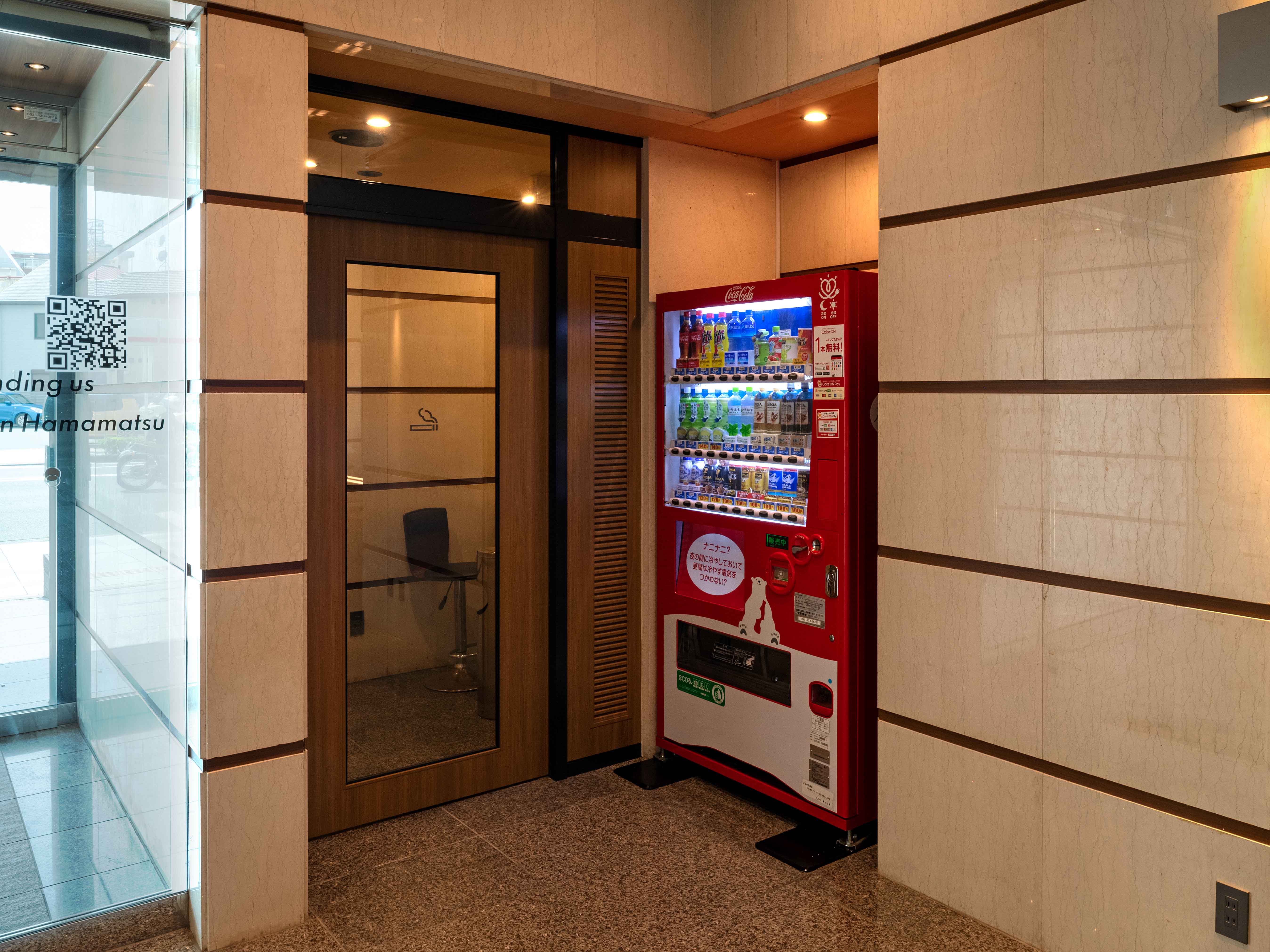 自動販売機／喫煙ルーム（1階）