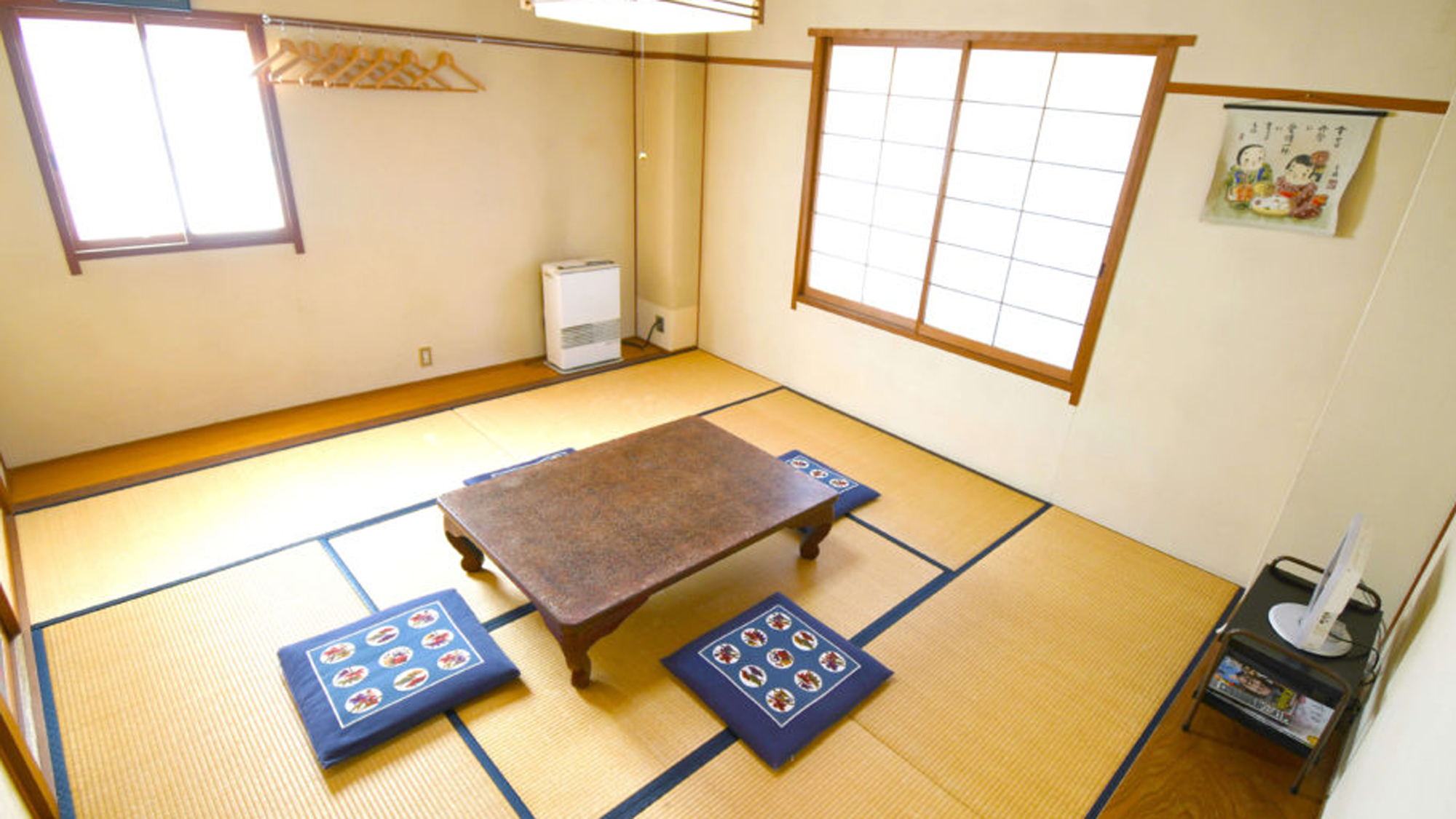 *和室8畳一例/少人数のお客様向けのお部屋。ゆっくり畳で足を延ばしておくつろぎください。