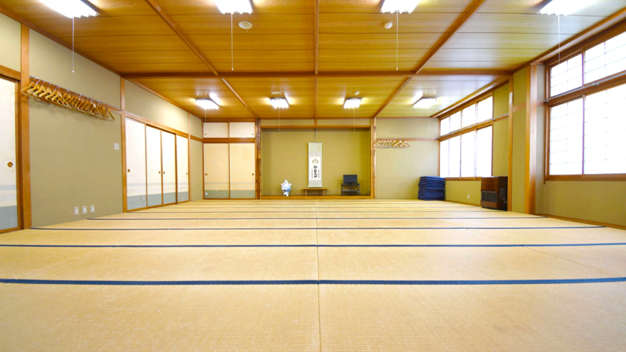 *和室32畳/ファミリーや3世代旅行、グループにおすすめ。広いお部屋で足を伸ばしてお寛ぎください!
