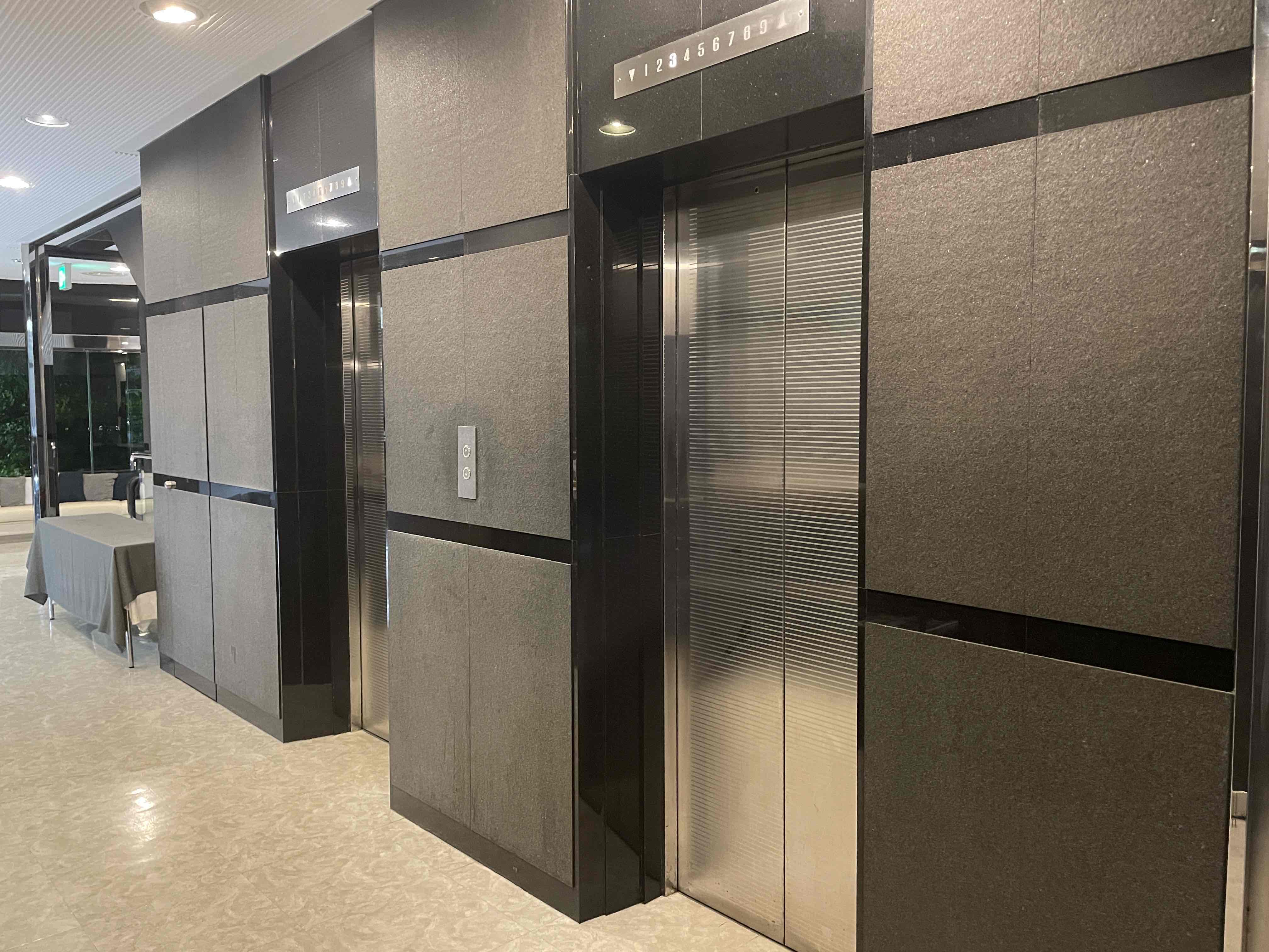 2基あるエレベーターで混雑緩和。