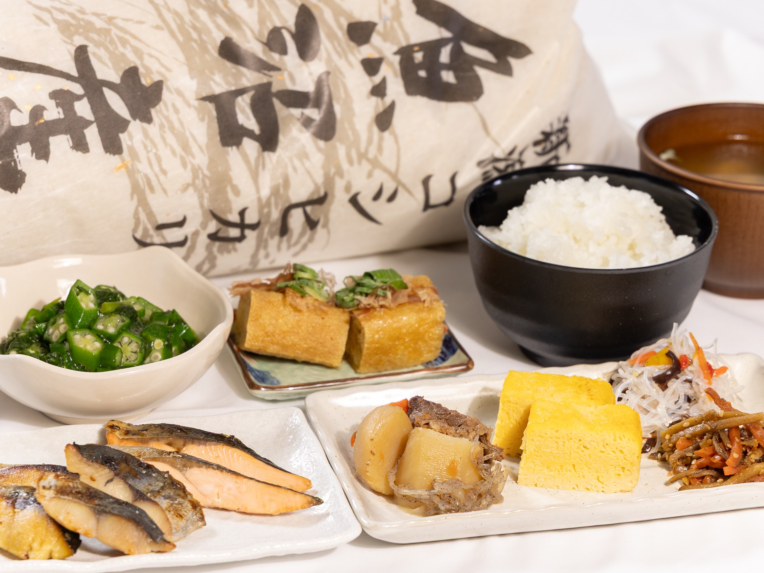 栄養バランスを考えた朝食ビュッフェ