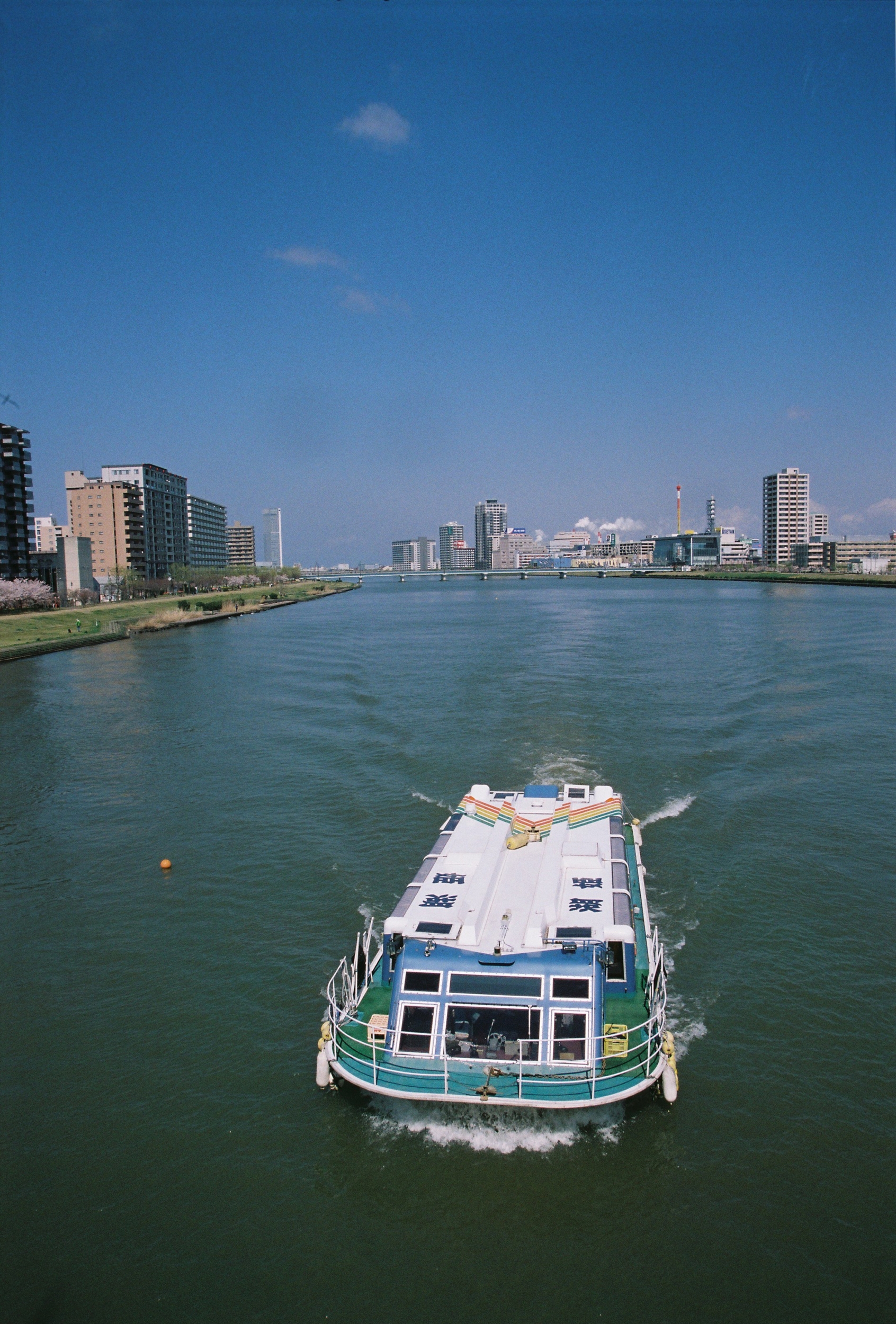 ウォーターシャトルで観光地巡りも