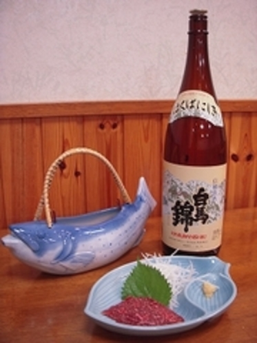 岩魚の骨酒と馬刺し