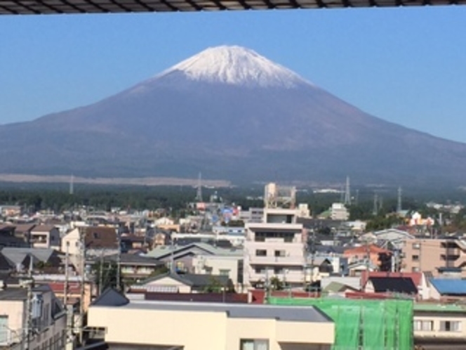 6階窓からの富士山