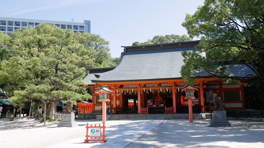 住吉神社：日本三大住吉神社のひとつで1800年以上の歴史を誇る。博多駅から徒歩10分