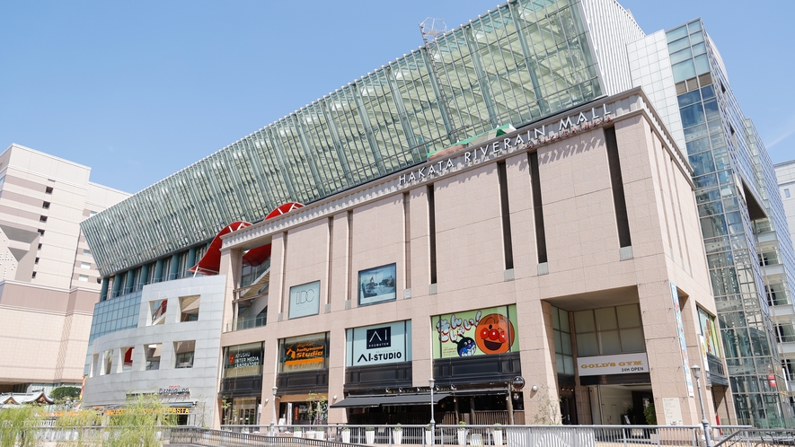 博多リバレイン：アンパンマンミュージアム、福岡アジア美術館が入る。ホテルより徒歩15分