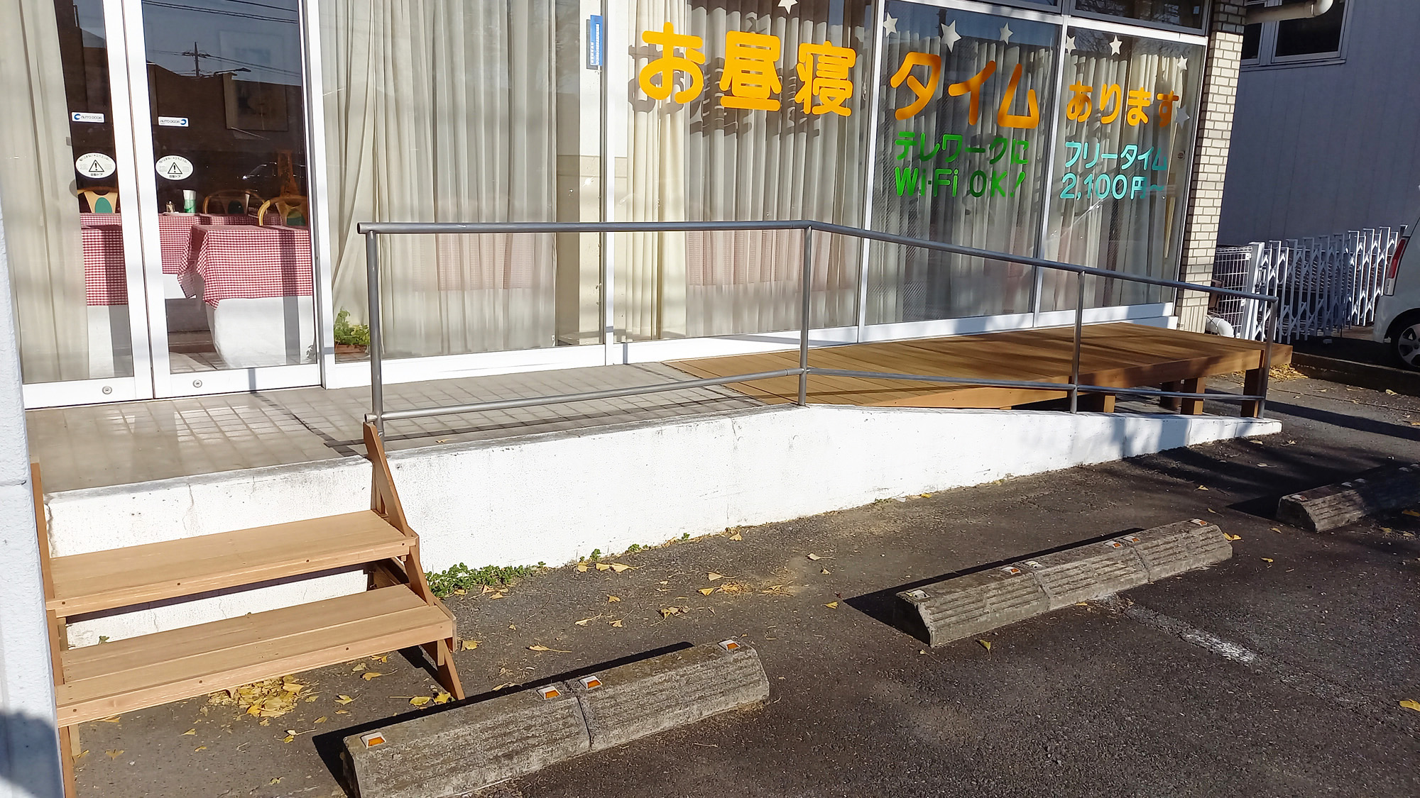 ・朝食会場1階「Ｃ’sカフェ」入口