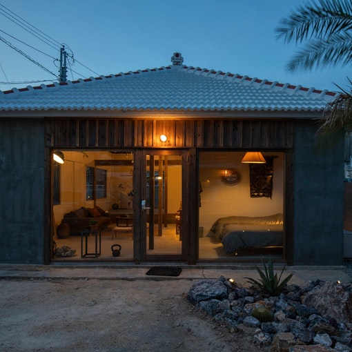 ご家族や仲間と食卓を囲んでゆったりとお過ごしください / Please spend a...