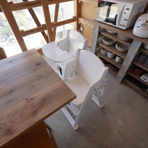 ベビーチェア2脚ご用意してあります / Two baby chairs are available